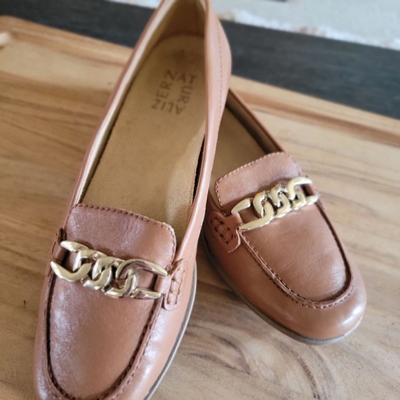 Naturalizer Brown Leather Loafer Women Moccasin Comfort Flat Gold Hardware 7M - Picture 6 of 7